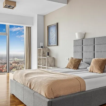 Apartment 30th+ Floor In Sky Tower