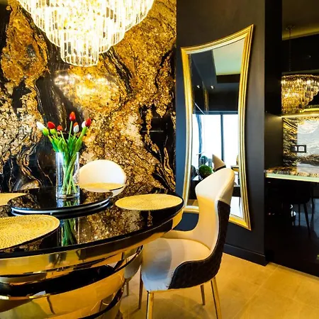 30th+ Floor In Sky Tower Apartment
