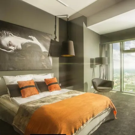 30th+ Floor In Sky Tower Apartment *