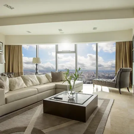 Apartment 30th+ Floor In Sky Tower