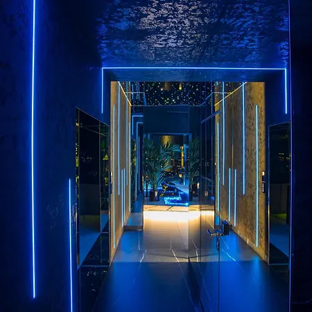 30th+ Floor In Sky Tower Apartment *