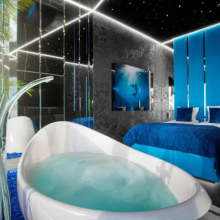 30th+ Floor In Sky Tower Apartment *