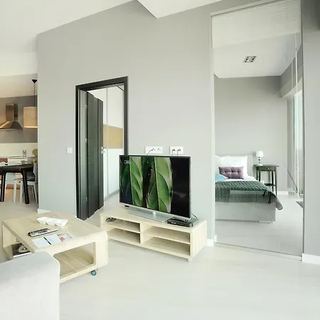 Apartment 30th+ Floor In Sky Tower